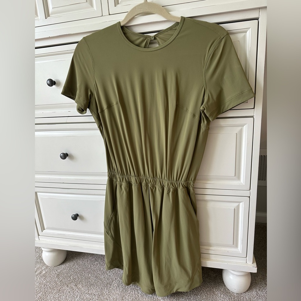 Lululemon green size 6 romper